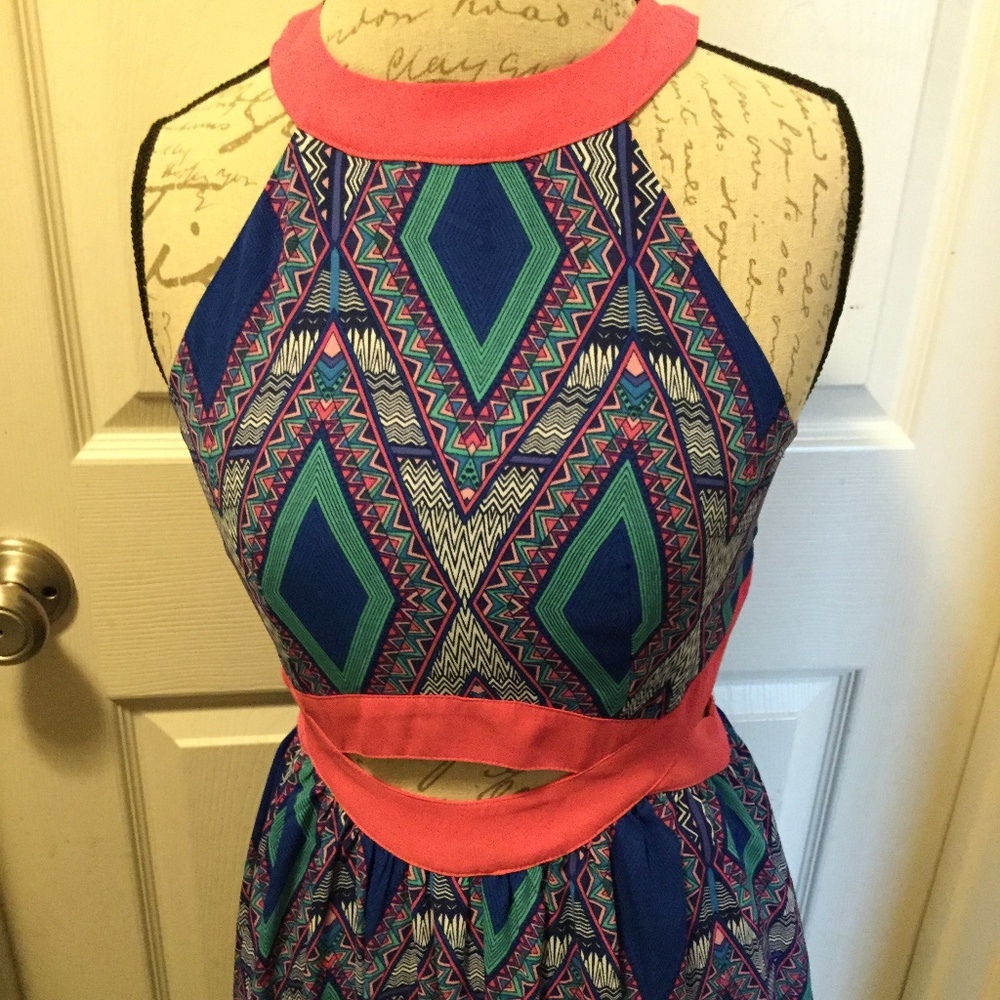 Women's Beautiful Maxi Dress Size M NWT